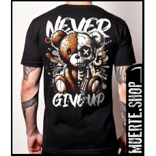 Черна тениска NEVER GIVE UP BEAR с щампа Черна тениска NEVER GIVE UP BEAR с щампа